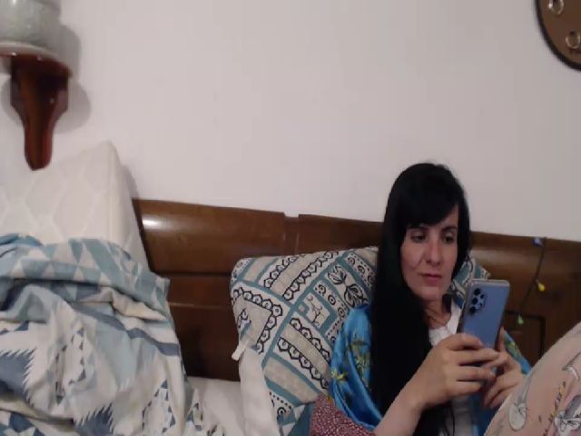 Live sex webcam photo for isabellazee2 #271939795