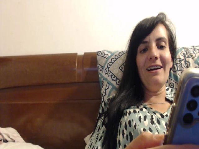 Live sex webcam photo for isabellazee2 #271974378