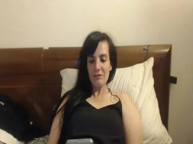 Live sex webcam photo for isabellazee2 #272028617