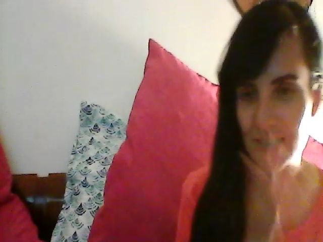 Live sex webcam photo for isabellazee2 #272140863