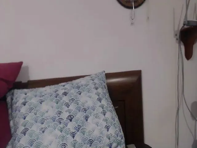 Live sex webcam photo for isabellazee2 #272183811