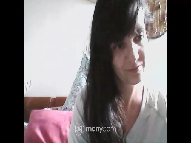 Live sex webcam photo for isabellazee2 #272209269