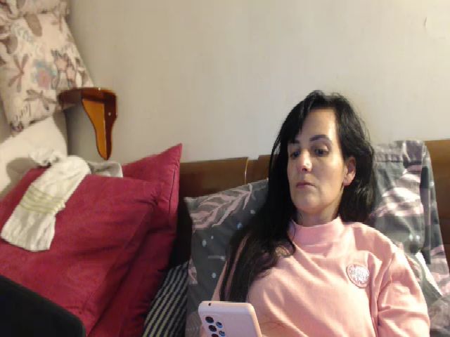 Live sex webcam photo for isabellazee2 #273239627