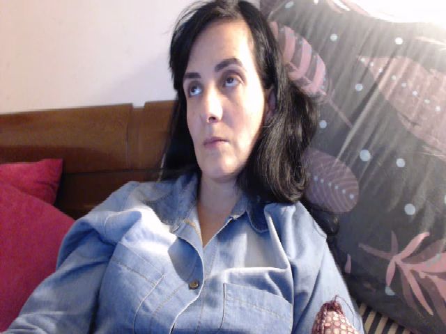 Live sex webcam photo for isabellazee2 #273267547