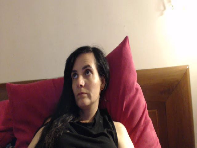 Live sex webcam photo for isabellazee2 #273290059