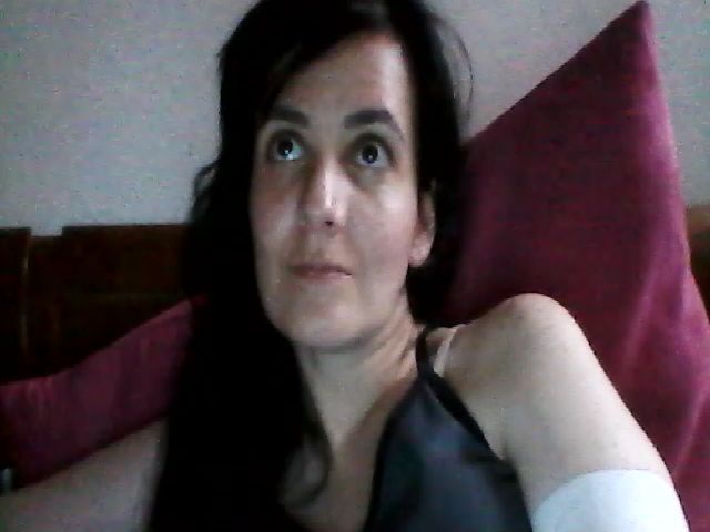 Live sex webcam photo for isabellazee2 #273410943