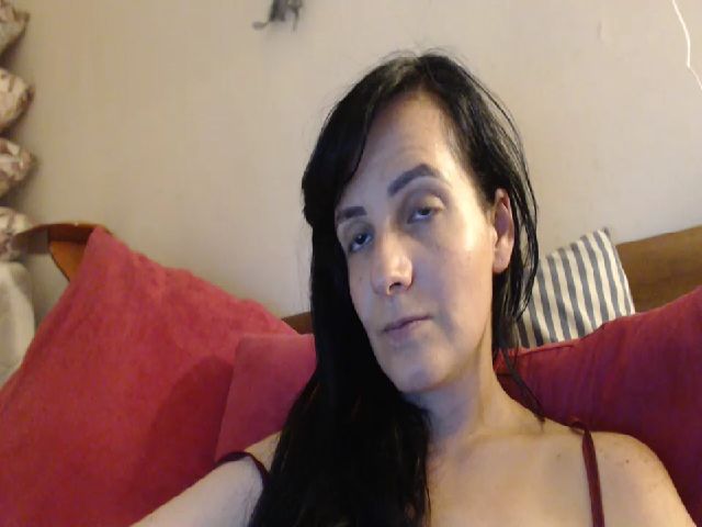 Live sex webcam photo for isabellazee2 #273718418
