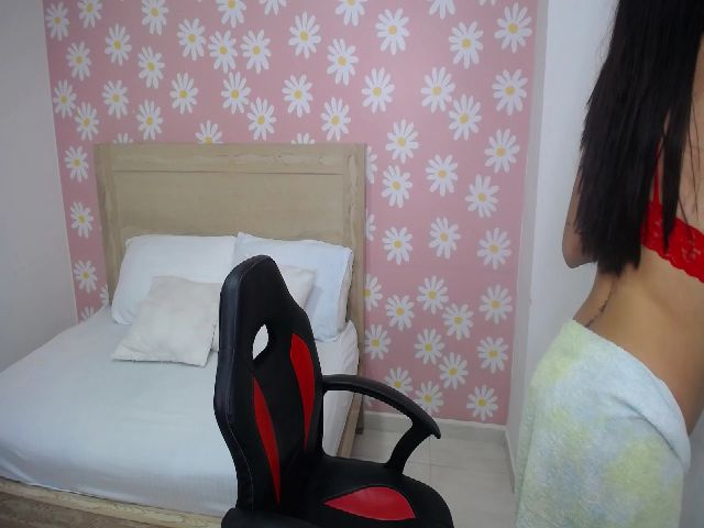 Live sex webcam photo for isis_18 #272801680