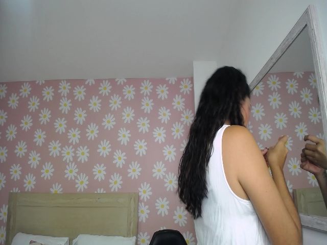 Live sex webcam photo for isis_18 #273033759