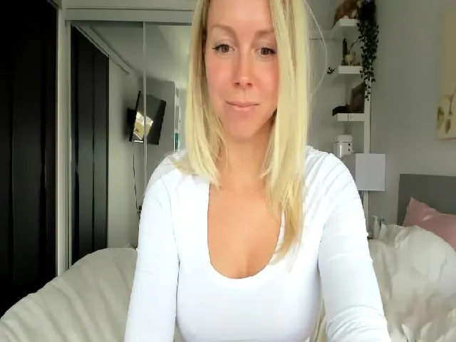 Live sex webcam photo for jaimees_room #273804163