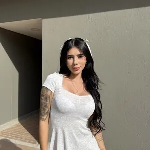 Live sex webcam photo for jenniicasas #291256214