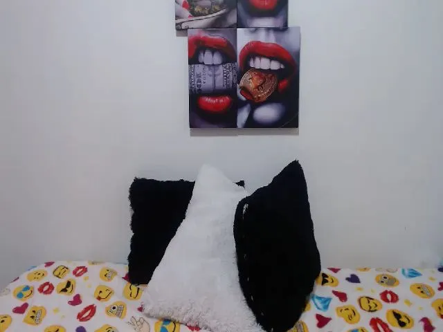 Live sex webcam photo for jolie_fleure #272290458