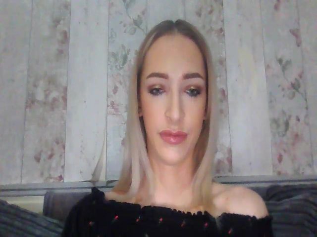 Live sex webcam photo for juicyjessy0 #271896954