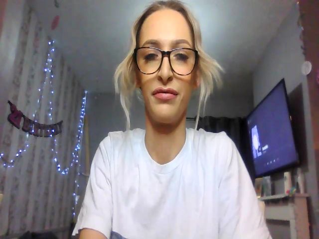 Live sex webcam photo for juicyjessy0 #272219478