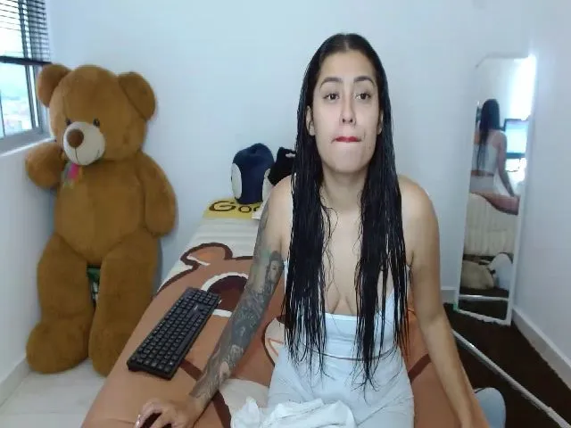 Live sex webcam photo for julylopez2x #274454302