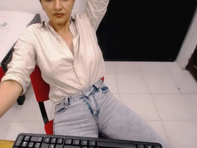 Live sex webcam photo for juwel_moom #272507267