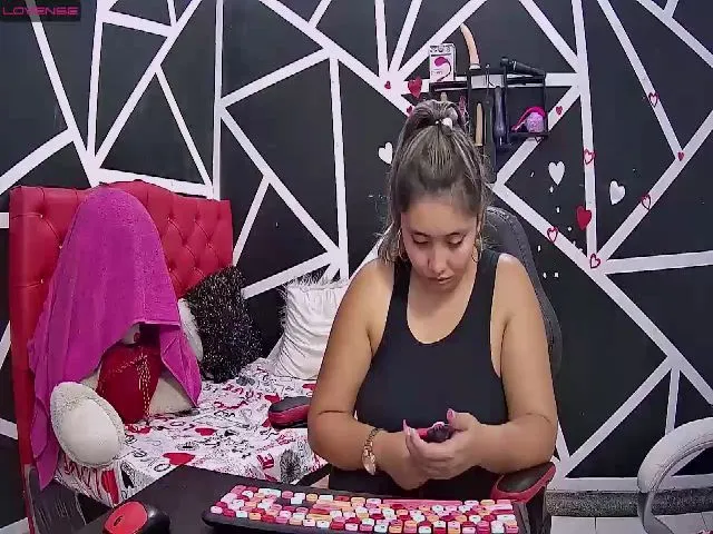 Live sex webcam photo for karla_sluttyx #273756775