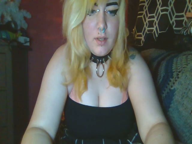 Live sex webcam photo for karmakittygut #272589677