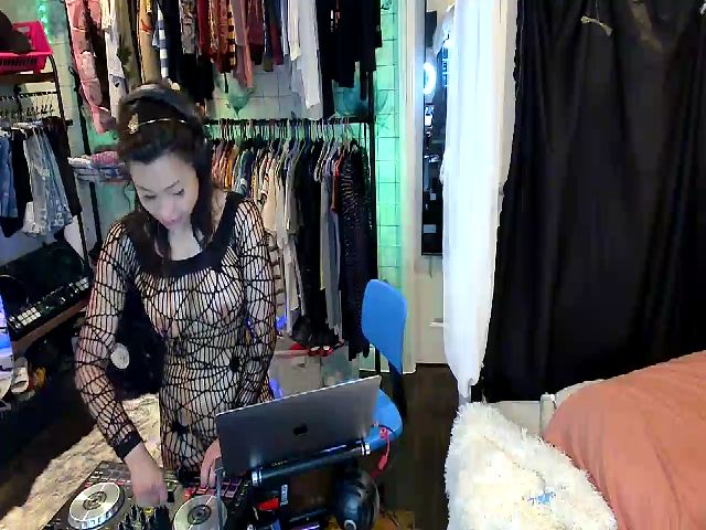 Live sex webcam photo for kittykiyomi #273600685