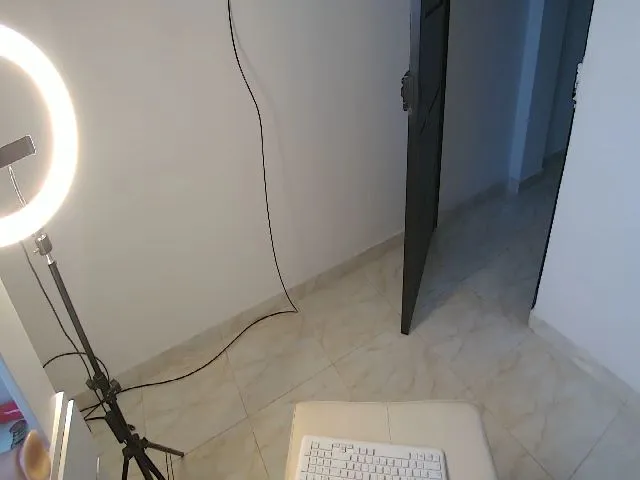 Live sex webcam photo for lawcam_ #272592669