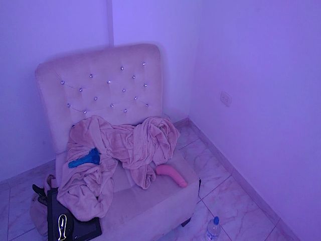 Live sex webcam photo for lawcam_ #273595193