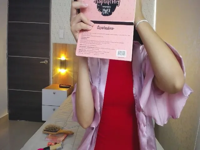 Live sex webcam photo for leahhleex #272329945