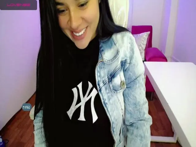 Live sex webcam photo for lexiie_grey #272132084