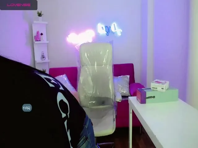 Live sex webcam photo for lexiie_grey #272238960