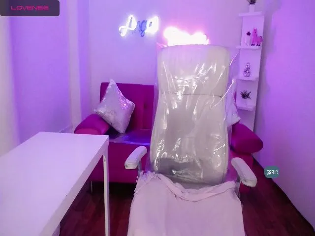 Live sex webcam photo for lexiie_grey #272329911