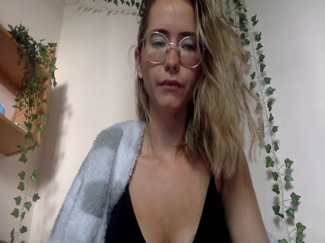 Live sex webcam photo for lilianabloom #273493197