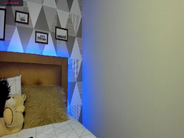 Live sex webcam photo for little_emy #272411519