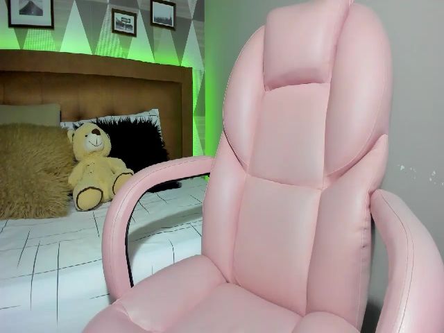 Live sex webcam photo for little_emy #272996805