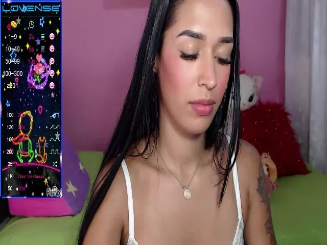 Live sex webcam photo for little_foxy92 #273576630