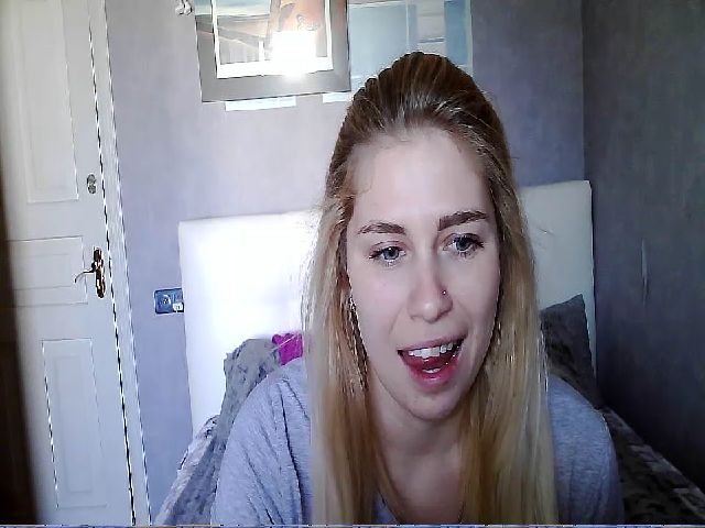 Live sex webcam photo for little_girl27 #272776298