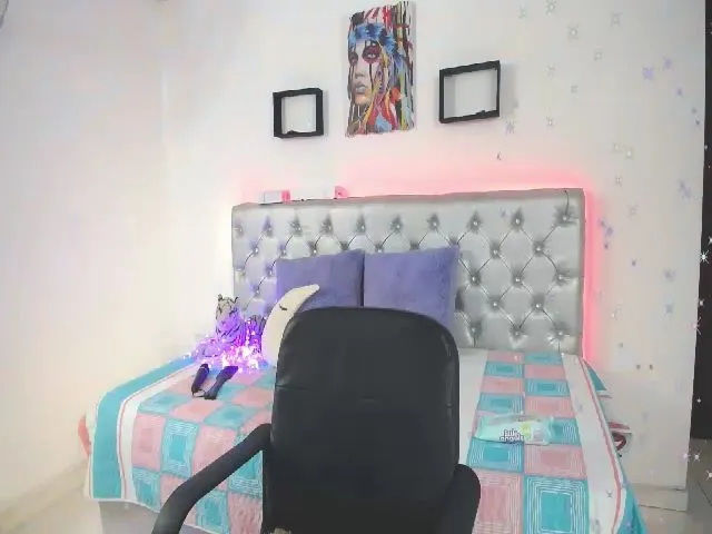 Live sex webcam photo for loli_love19 #271819139