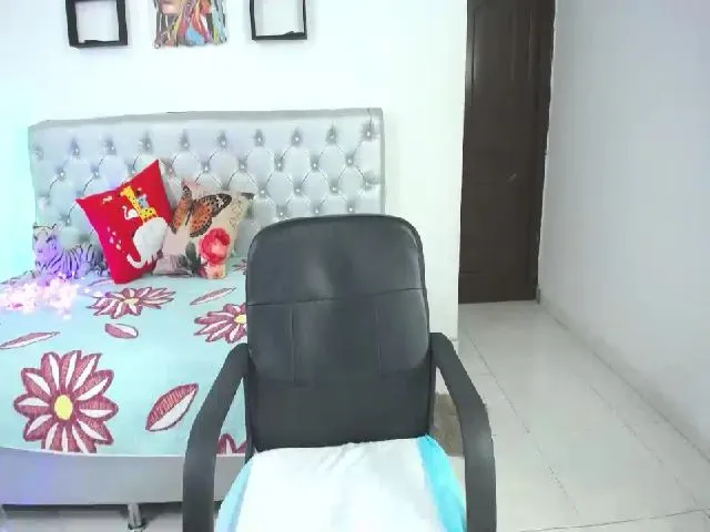 Live sex webcam photo for loli_love19 #271927784