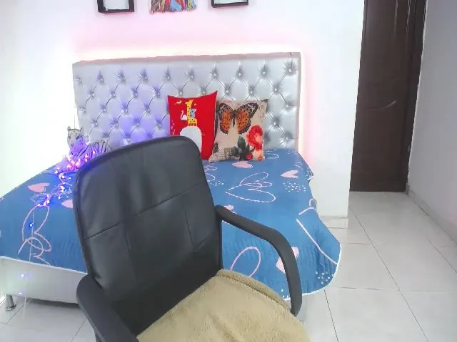 Live sex webcam photo for loli_love19 #272181151