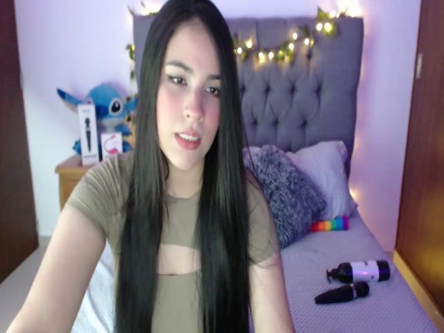 Live sex webcam photo for lolyy_18 #271904662