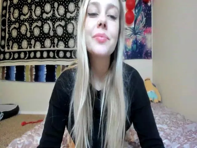 Live sex webcam photo for lunalovelyy #271812773