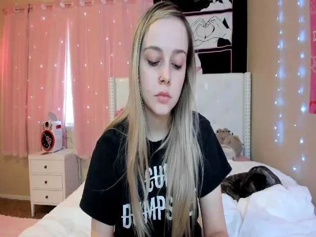 Live sex webcam photo for lunalovelyy #272588656