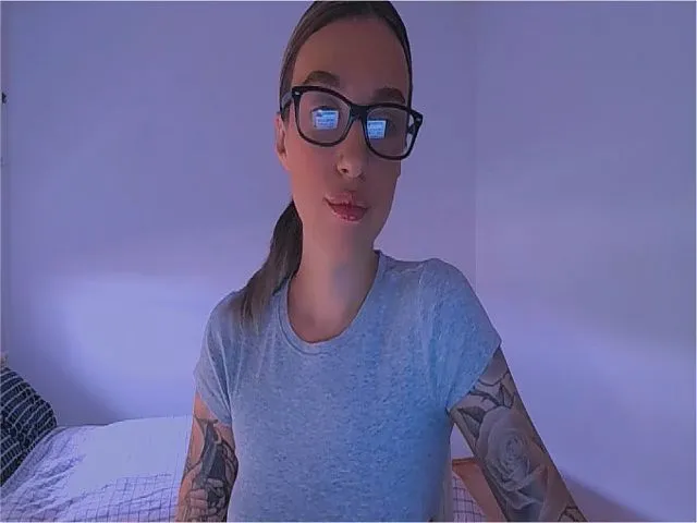 Live sex webcam photo for luvshhh #275045943