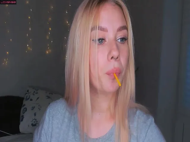 Live sex webcam photo for meow_Viv #274566023