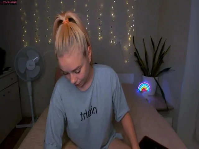 Live sex webcam photo for meow_Viv #274604478