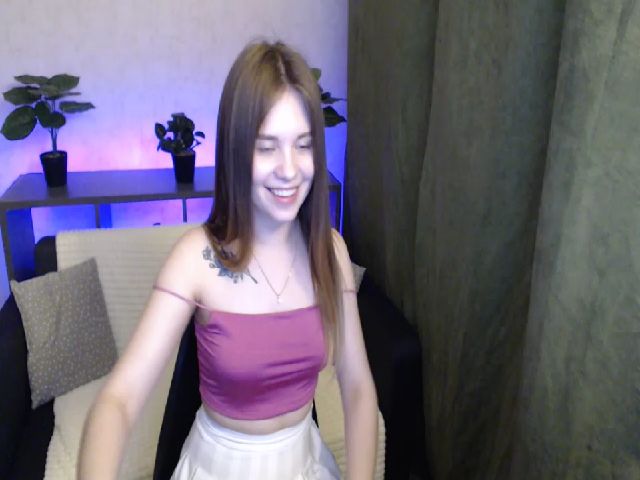 Live sex webcam photo for minishy #273648141