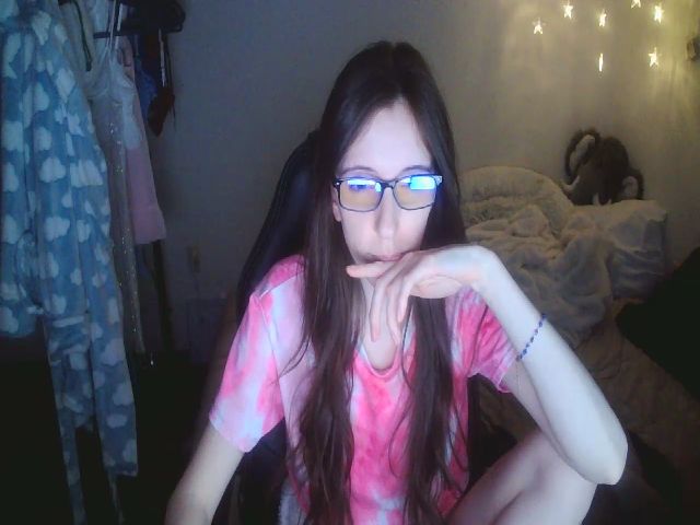 Live sex webcam photo for misiu98 #272091398