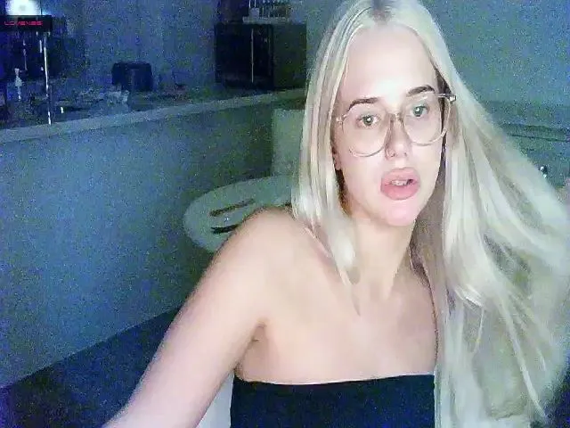 Live sex webcam photo for misskingk #272574607