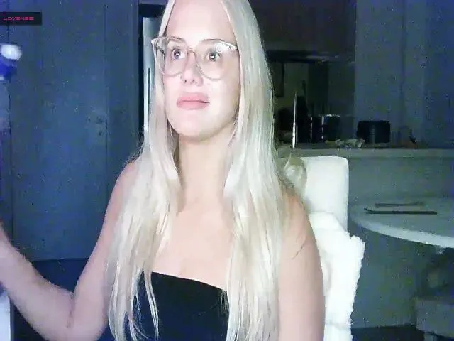 Live sex webcam photo for misskingk #272575845