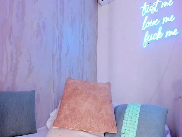 Live sex webcam photo for missvioleta #272162166