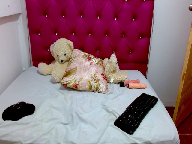 Live sex webcam photo for moanaa_sr #272778257