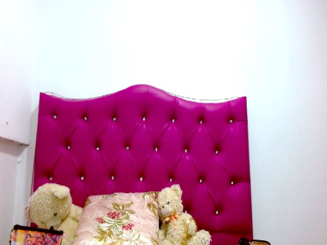 Live sex webcam photo for moanaa_sr #272801574